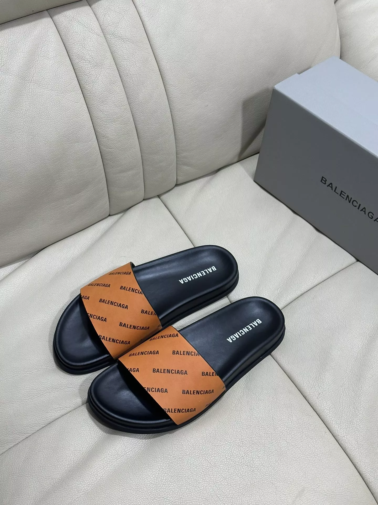 Balenciaga Slippers For Men EyeCatching 8606