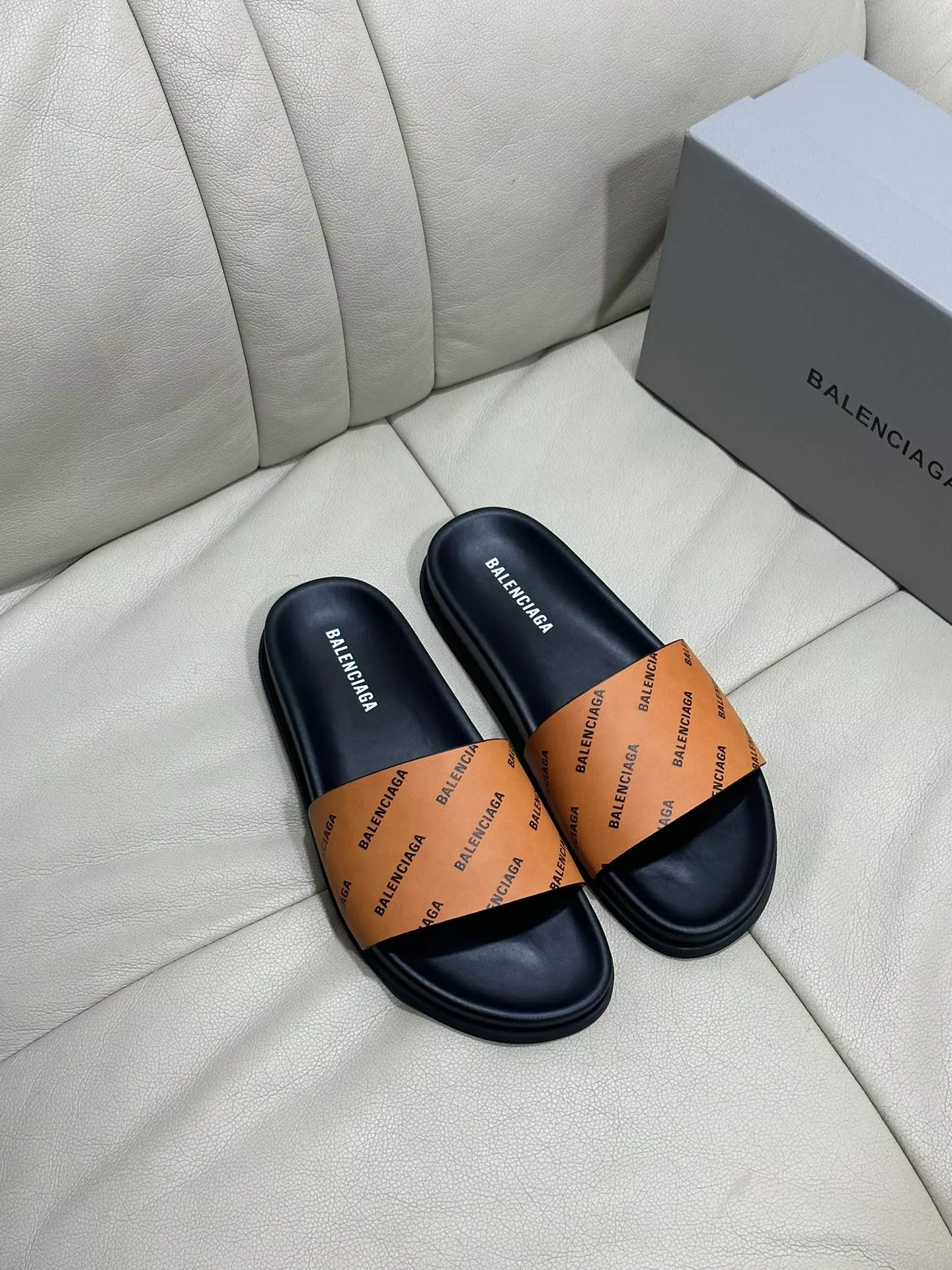 Balenciaga Slippers For Men EyeCatching 8606