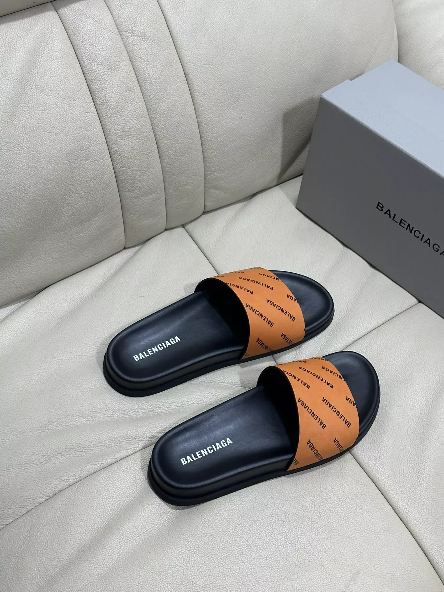 Balenciaga Slippers For Men EyeCatching 8606