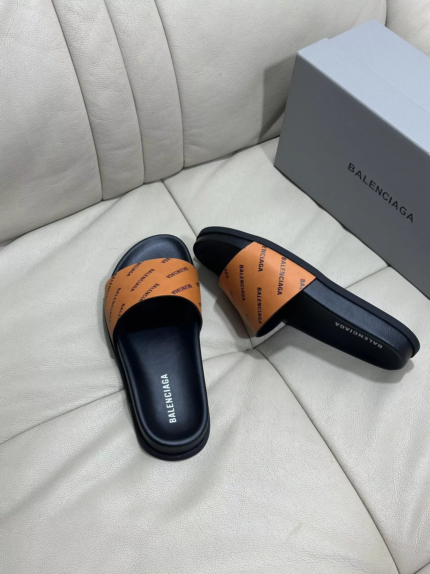 Balenciaga Slippers For Men EyeCatching 8606
