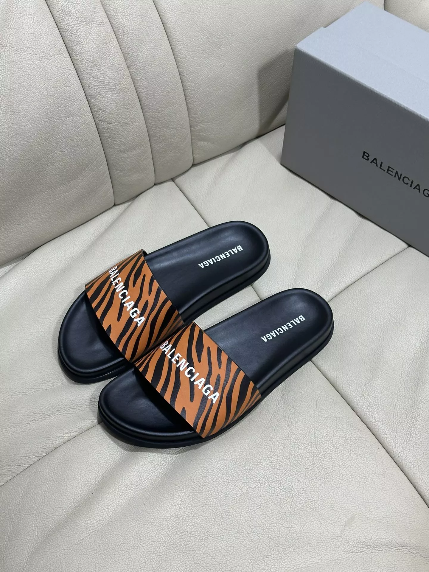 Balenciaga Slippers For Men Popular 6192