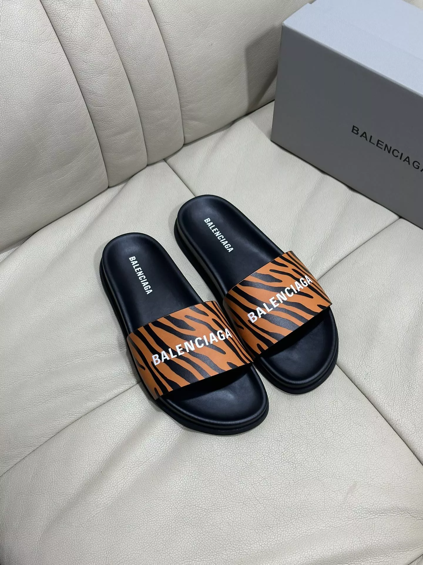 Balenciaga Slippers For Men Popular 6192