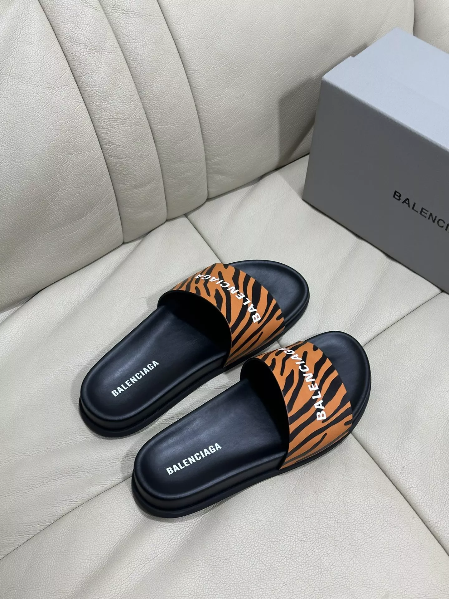 Balenciaga Slippers For Men Popular 6192