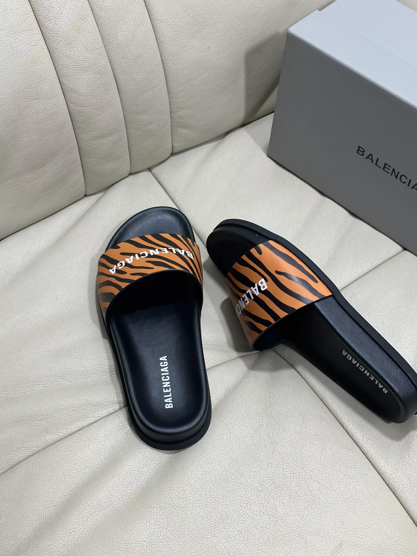 Balenciaga Slippers For Men Popular 6192