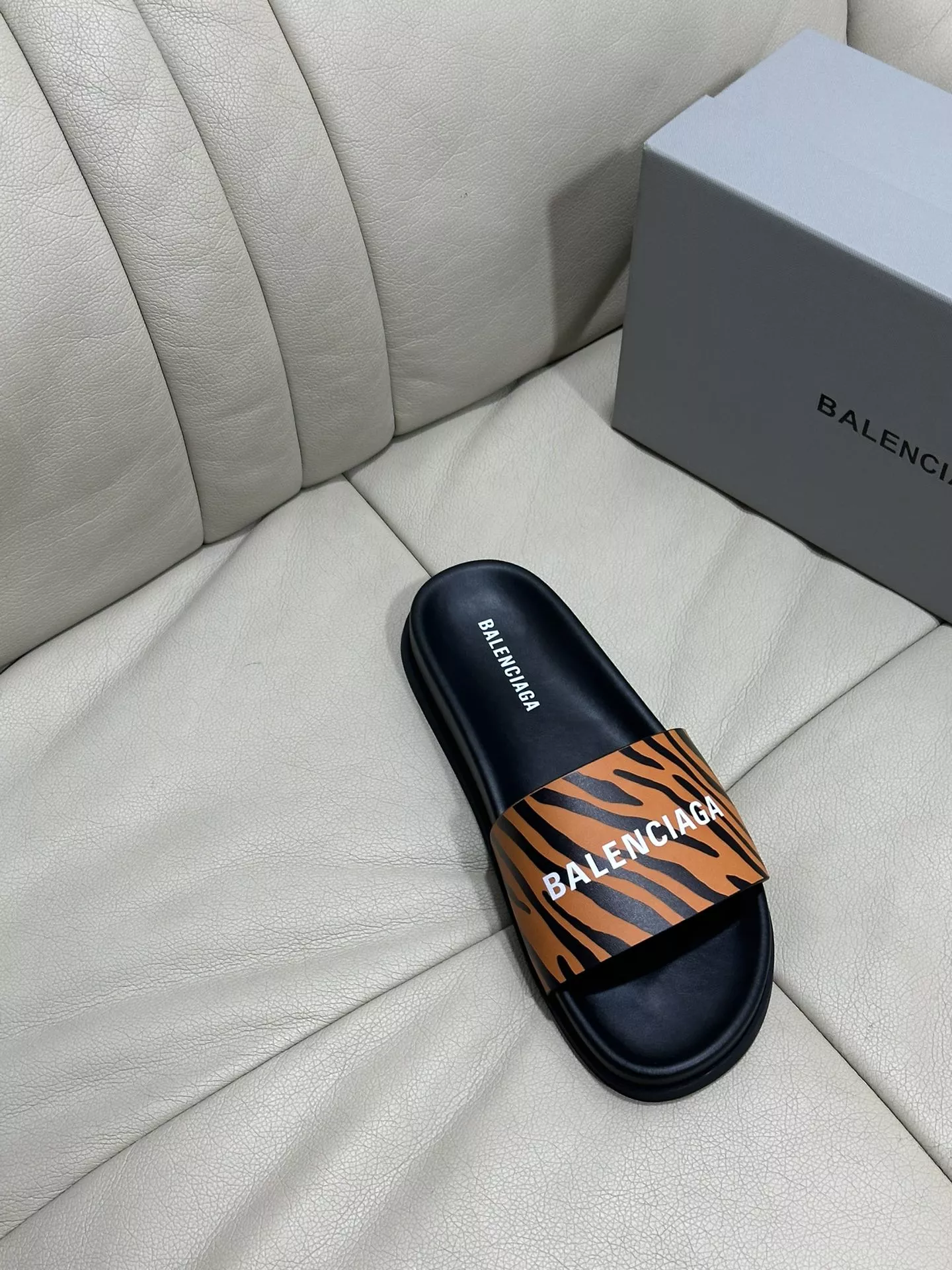 Balenciaga Slippers For Men Popular 6192