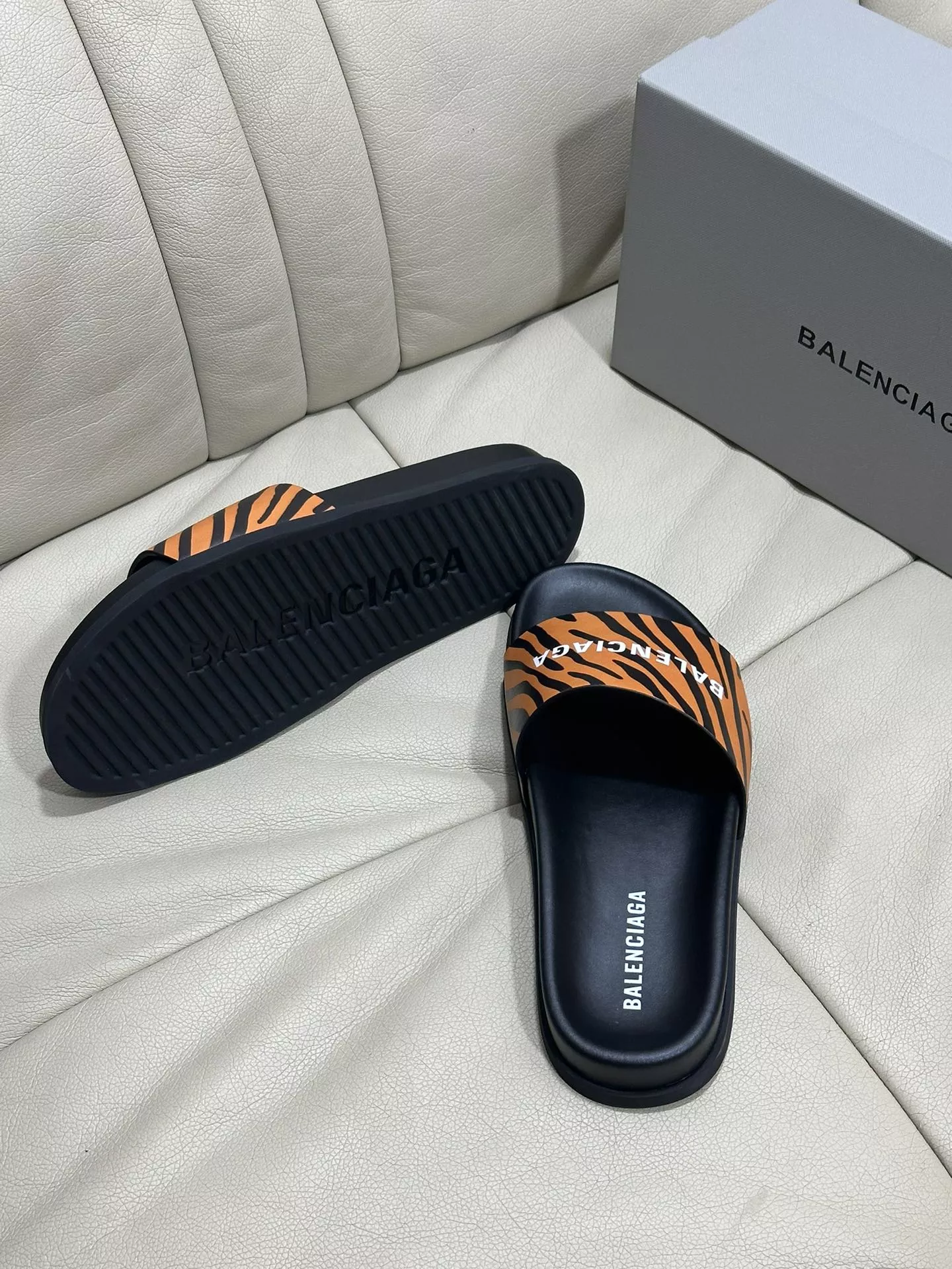 Balenciaga Slippers For Men Popular 6192