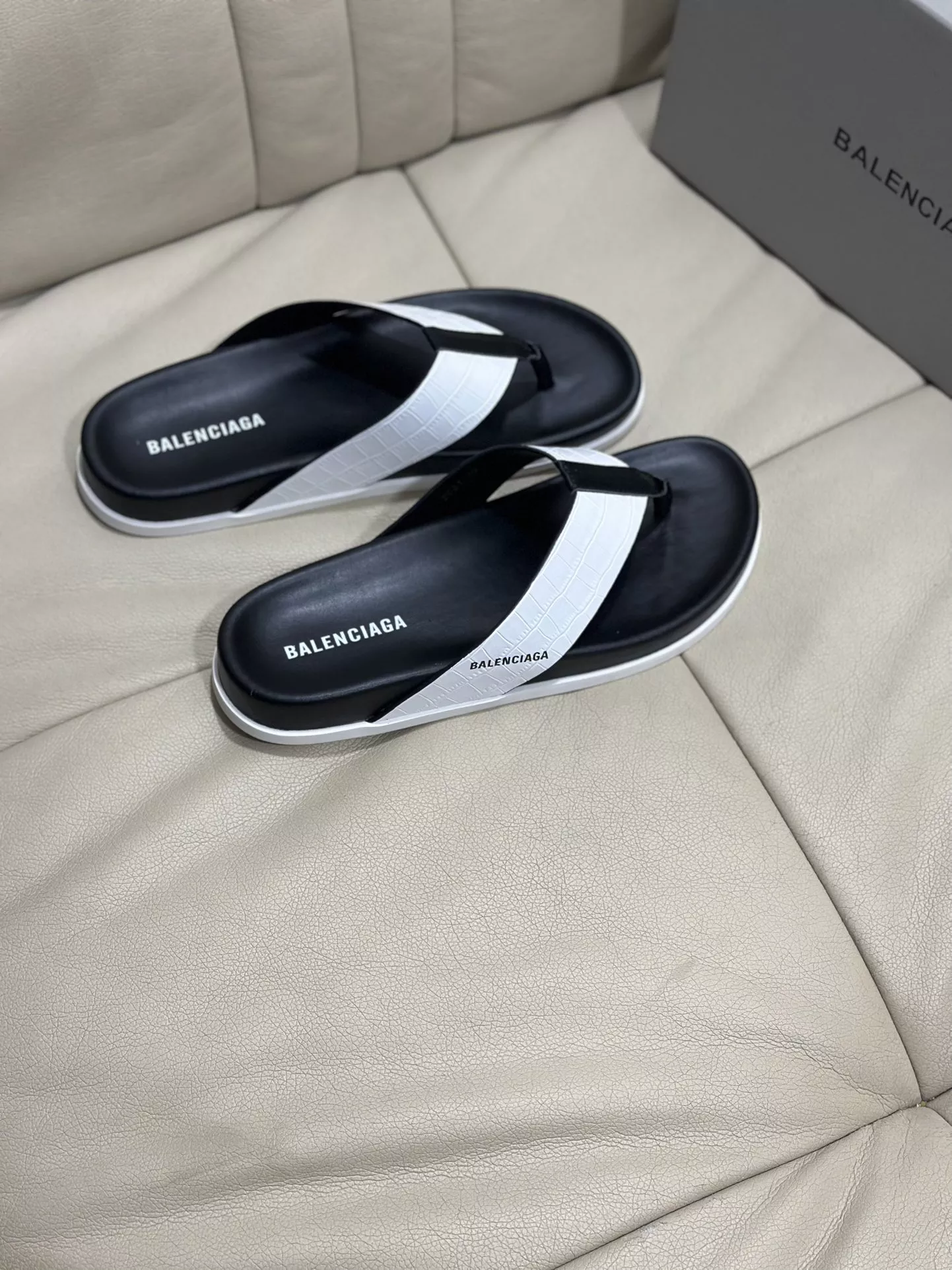 Balenciaga Slippers For Men Resilient 1886