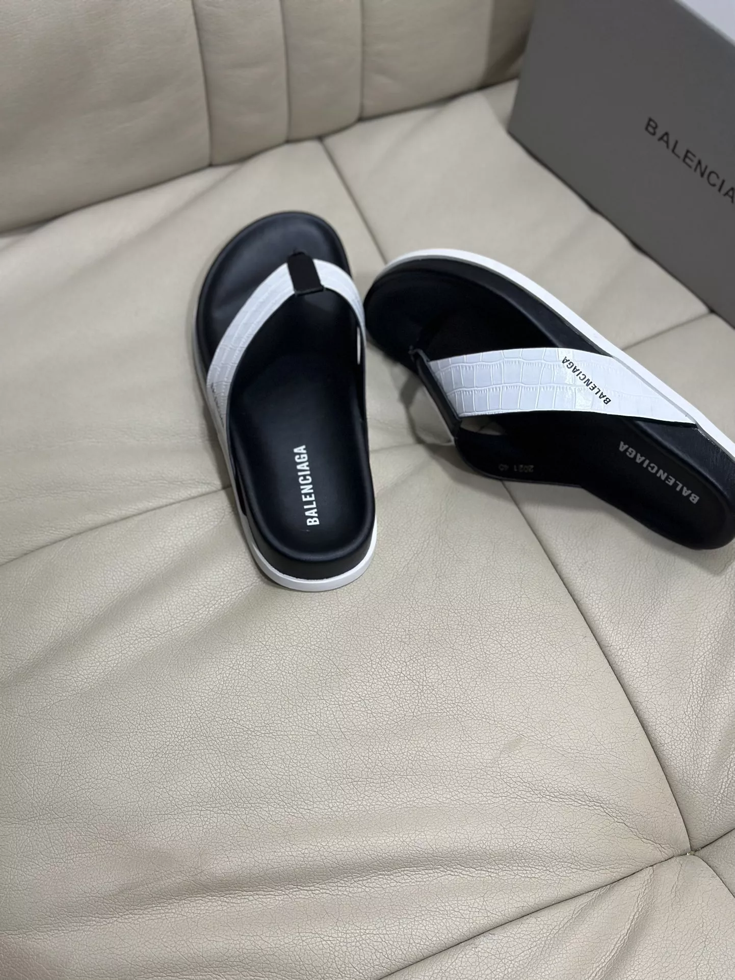Balenciaga Slippers For Men Resilient 1886