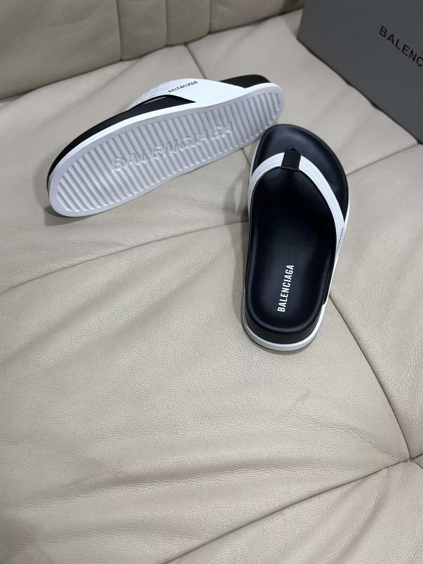 Balenciaga Slippers For Men Resilient 1886