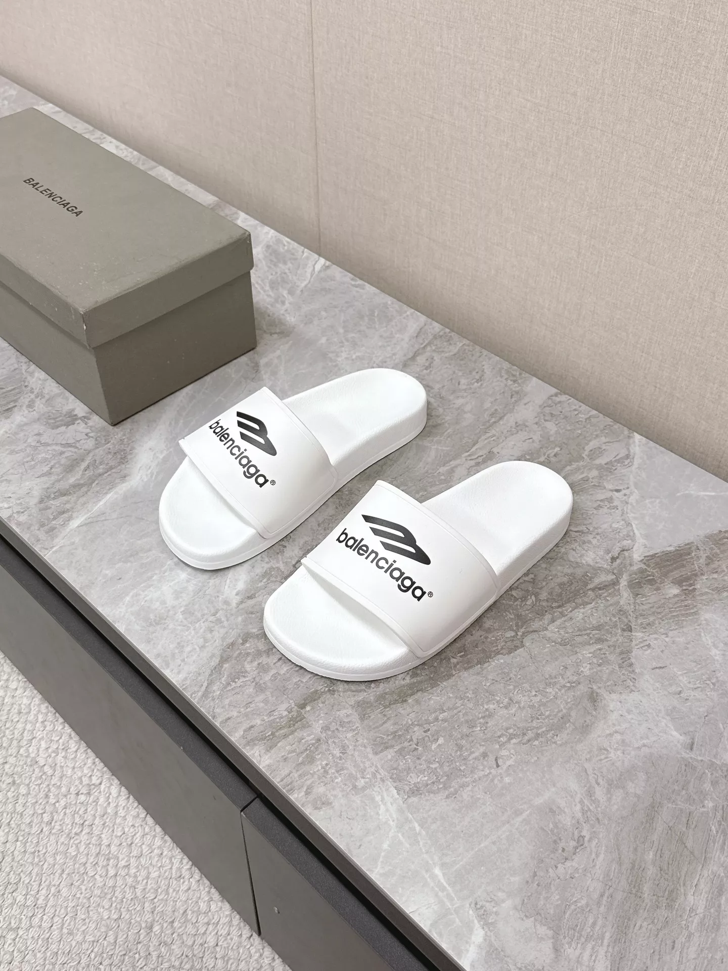 Balenciaga Slippers For Men Trendsetting 1512
