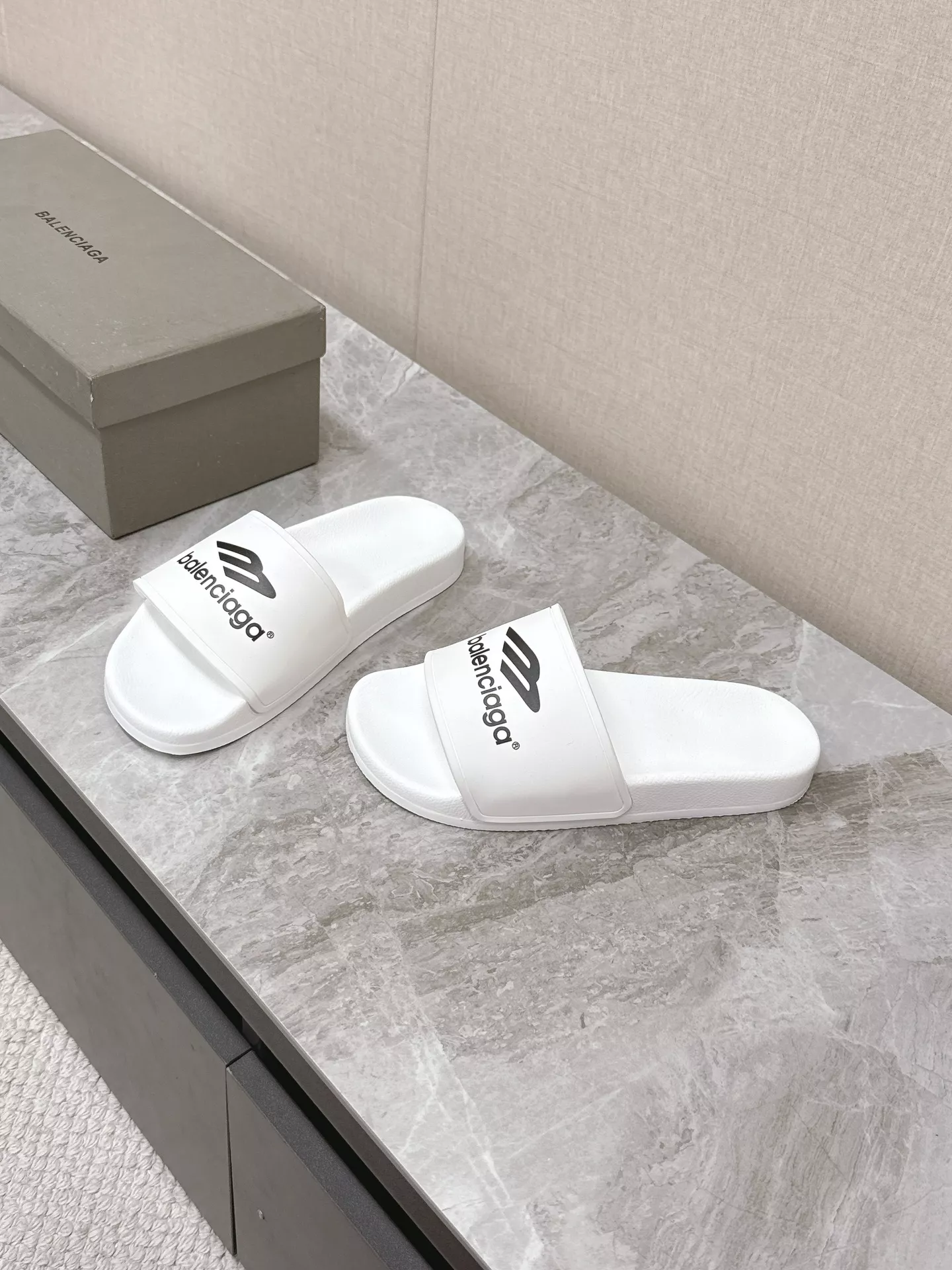 Balenciaga Slippers For Men Trendsetting 1512