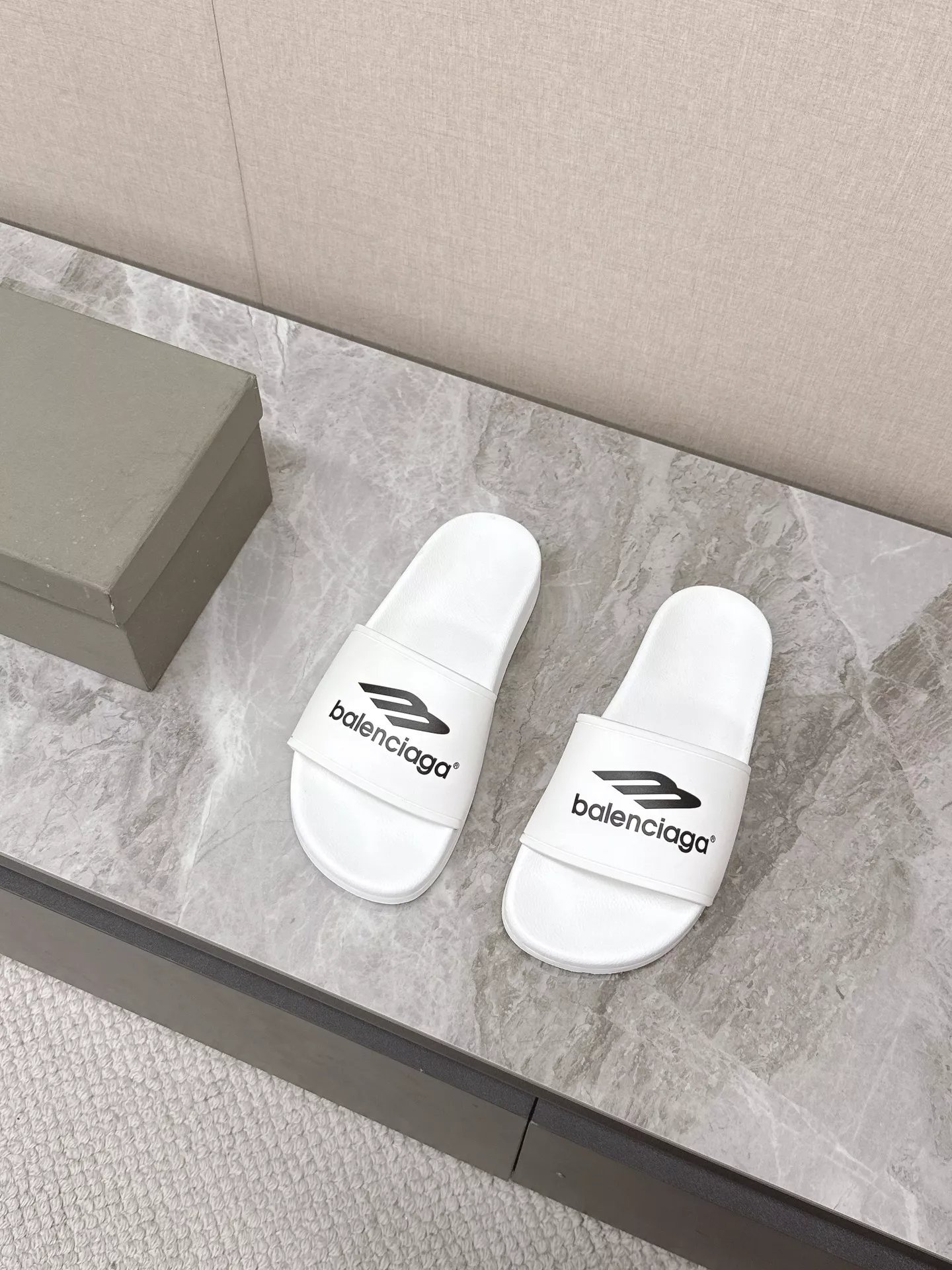 Balenciaga Slippers For Men Trendsetting 1512