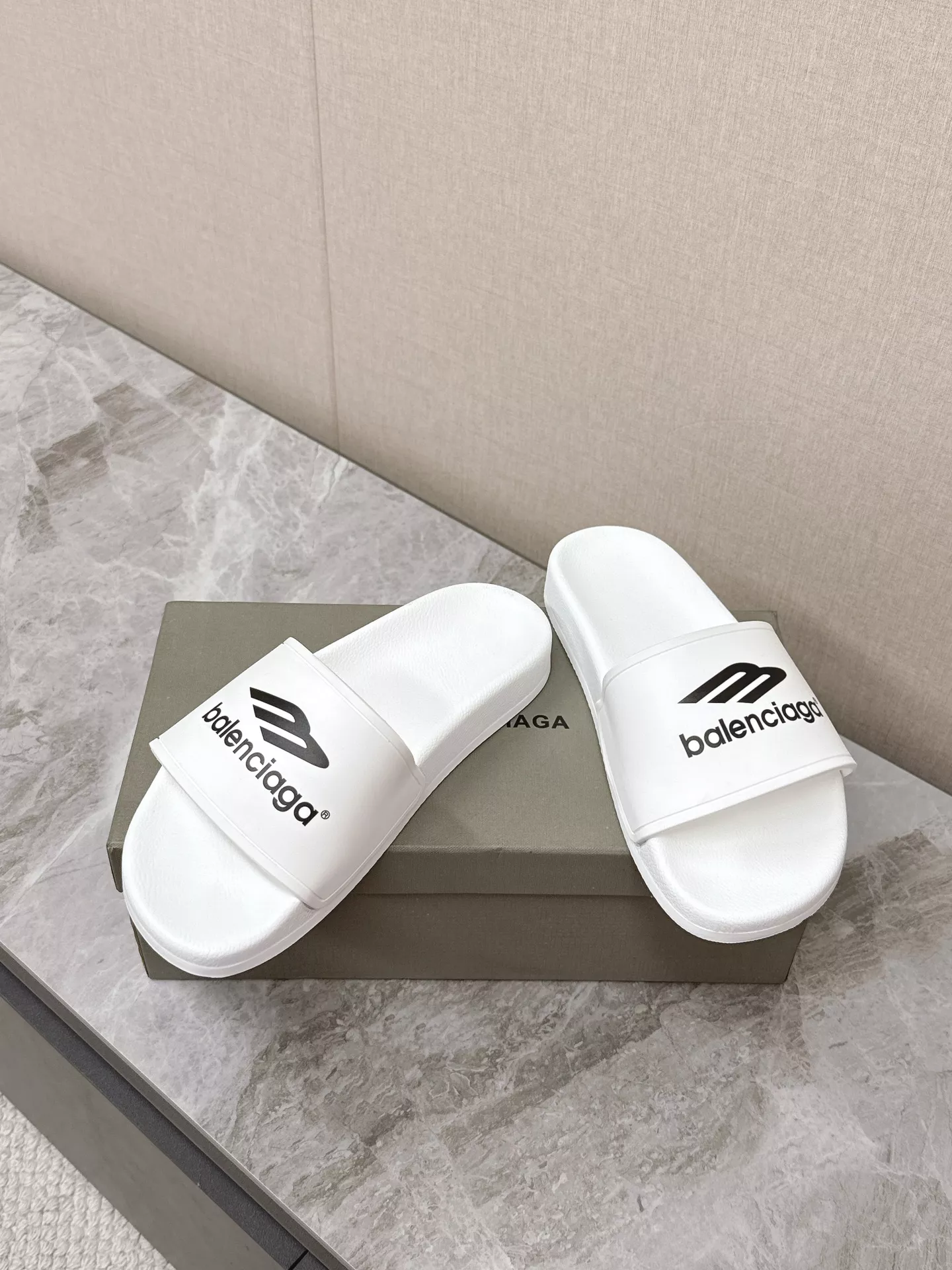 Balenciaga Slippers For Men Trendsetting 1512