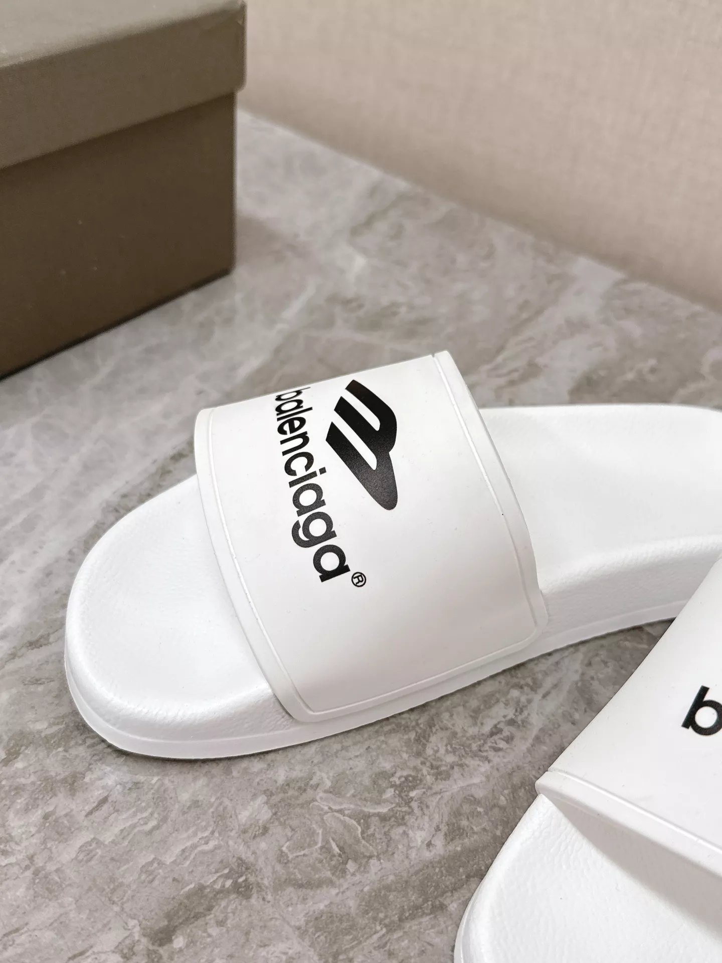 Balenciaga Slippers For Men Trendsetting 1512