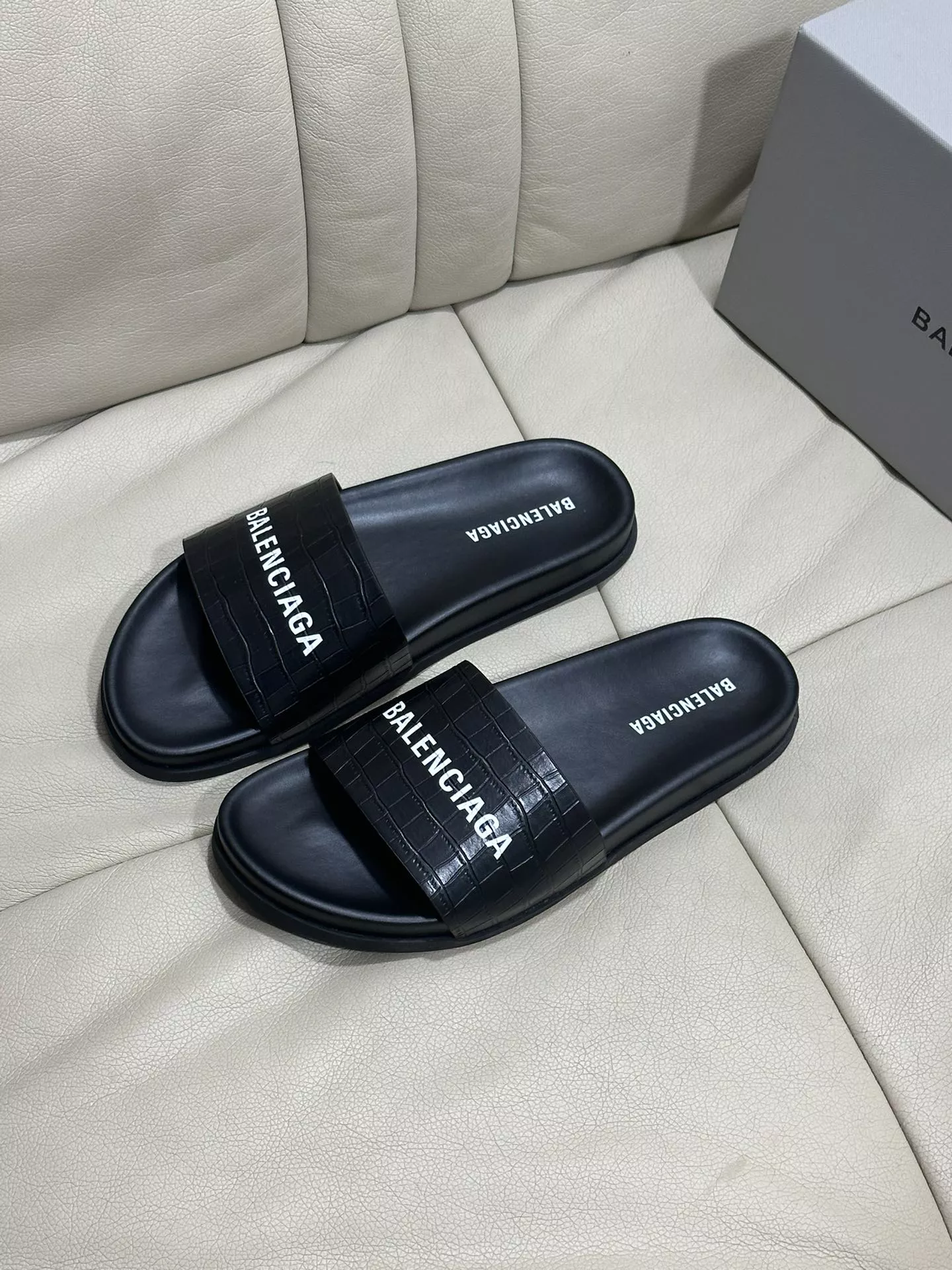 Balenciaga Slippers For Men Versatile 4136