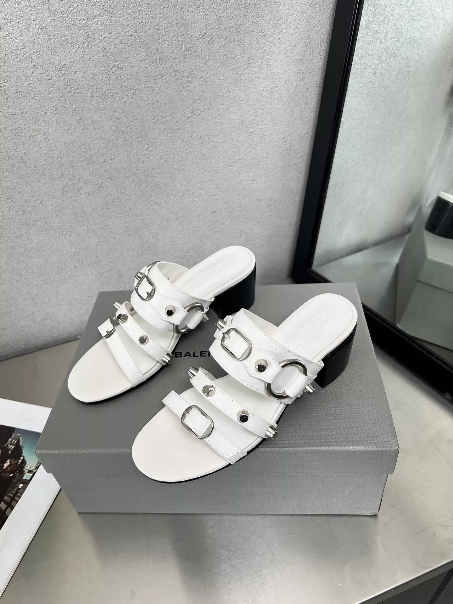 Balenciaga Slippers For Women Durable 4916