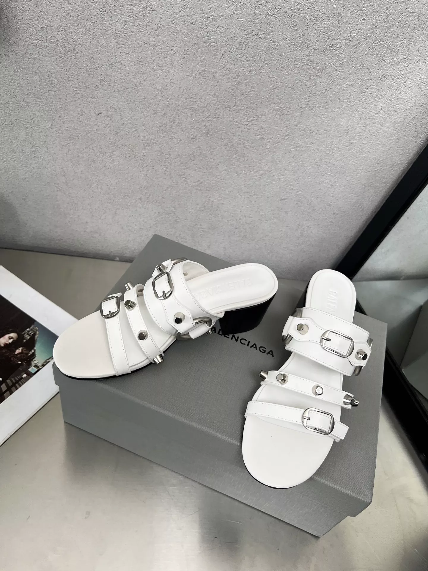 Balenciaga Slippers For Women Durable 4916