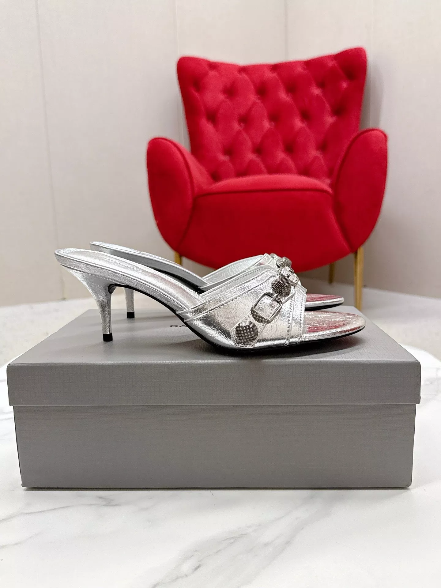 Balenciaga Slippers For Women EasyMatch 6117