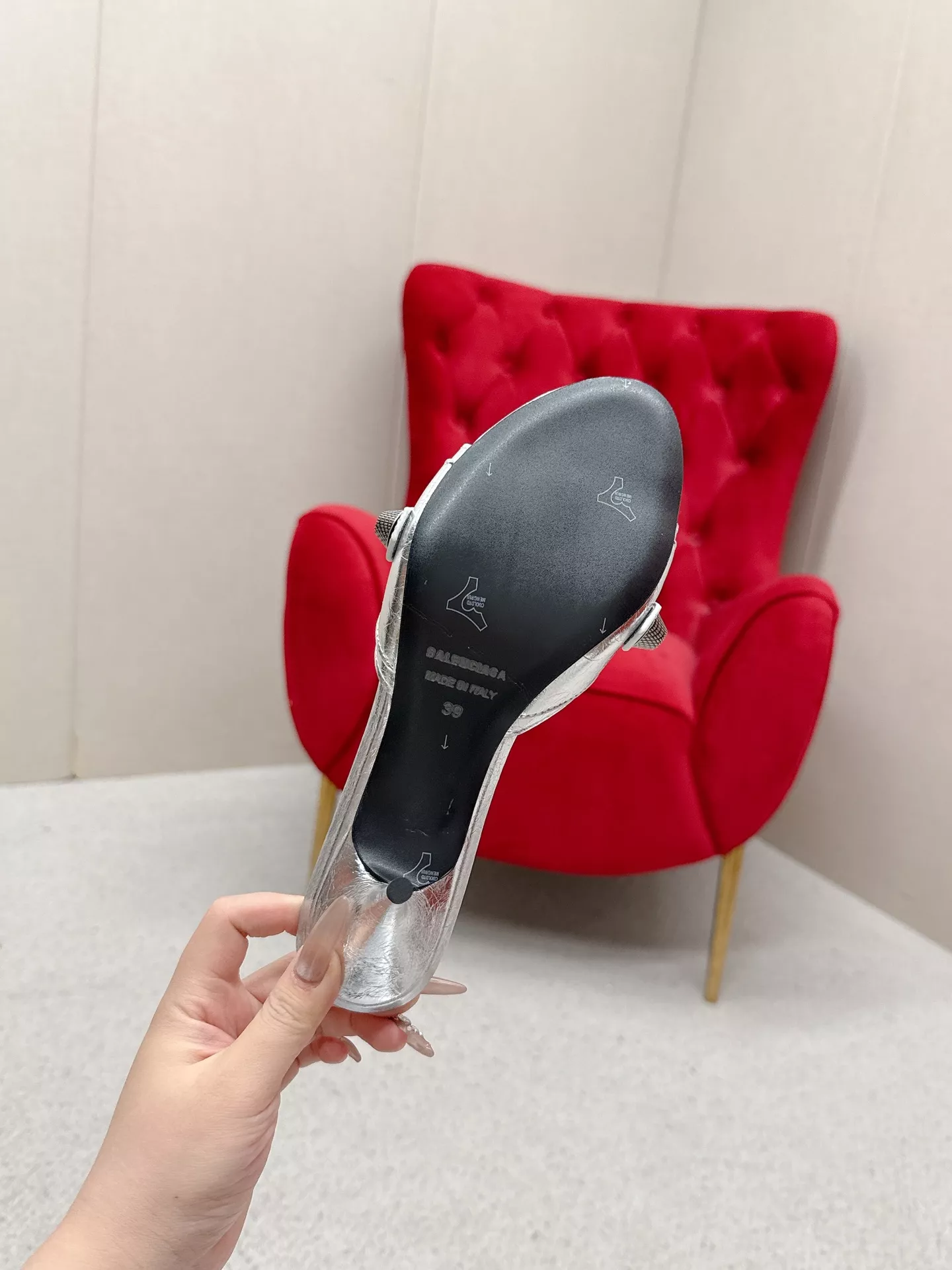 Balenciaga Slippers For Women EasyMatch 6117