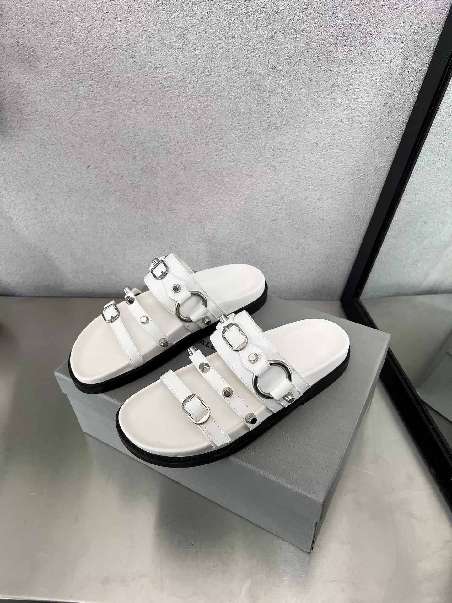 Balenciaga Slippers For Women GoodFit 3769