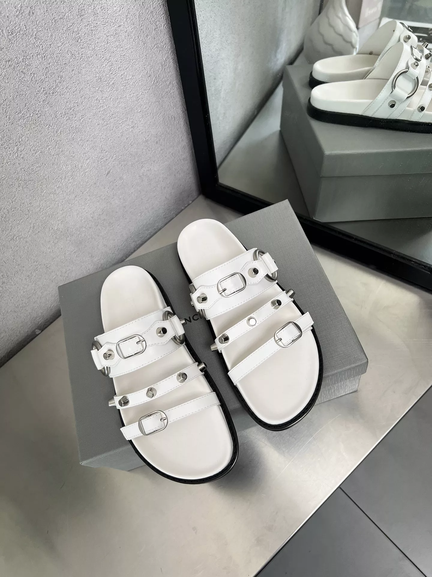 Balenciaga Slippers For Women GoodFit 3769