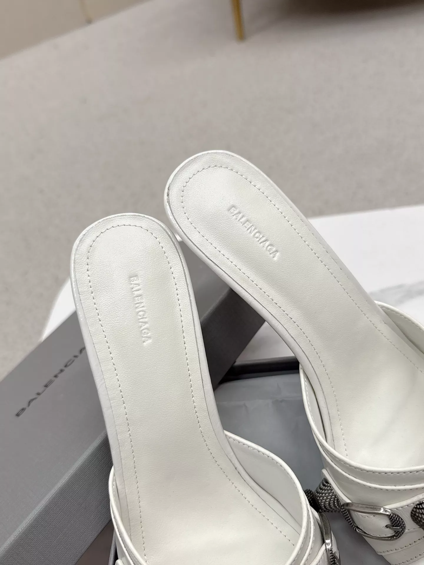 Balenciaga Slippers For Women Popular 4483