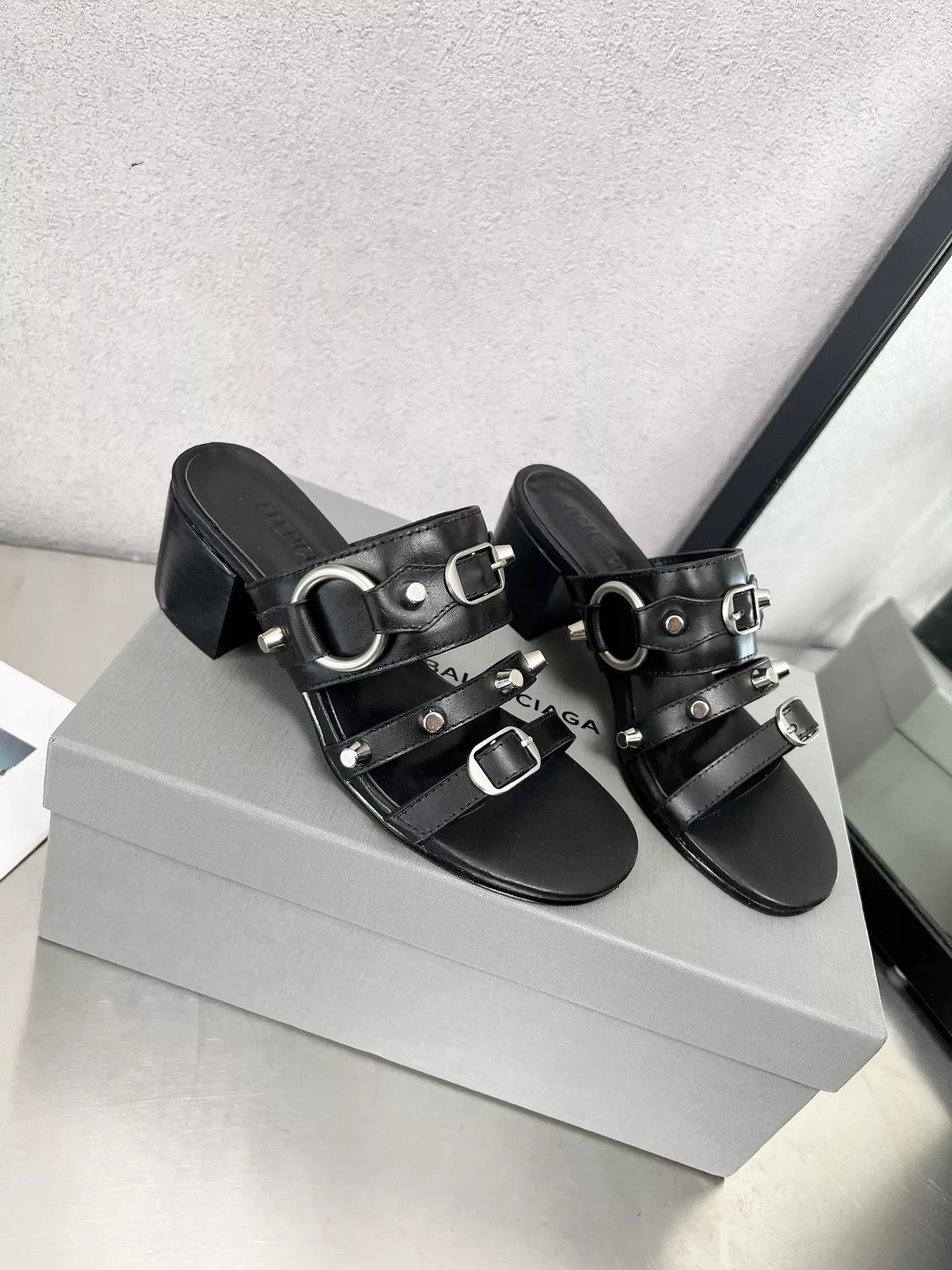 Balenciaga Slippers For Women Trendsetting 9144