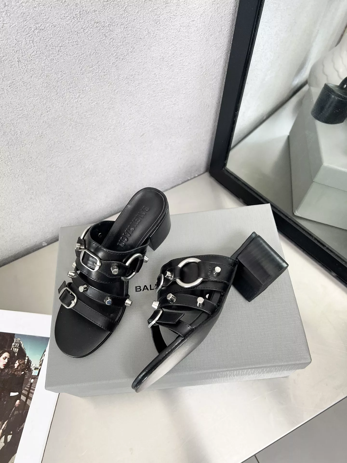 Balenciaga Slippers For Women Trendsetting 9144