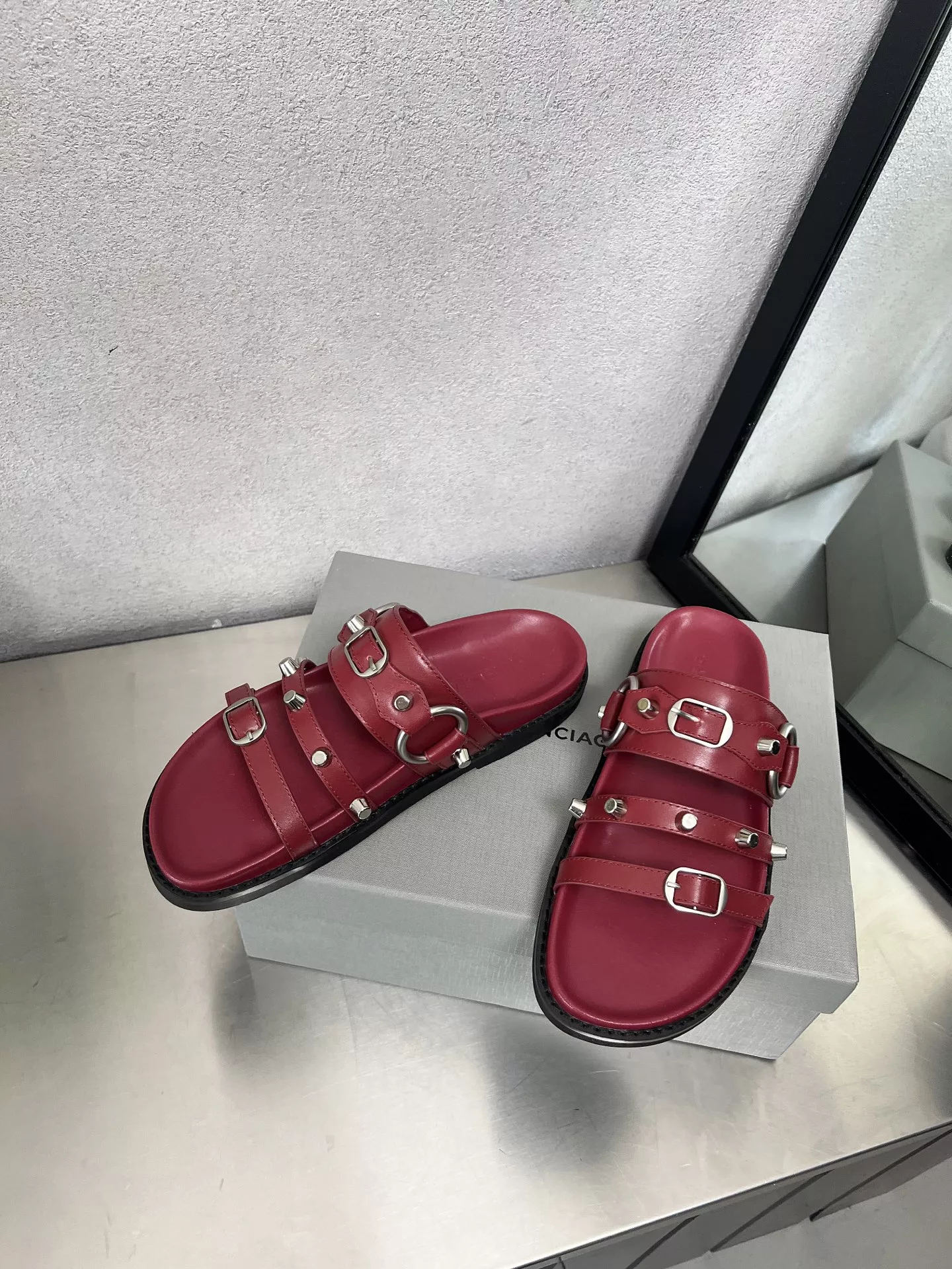 Balenciaga Slippers For Women WellDesigned 8371