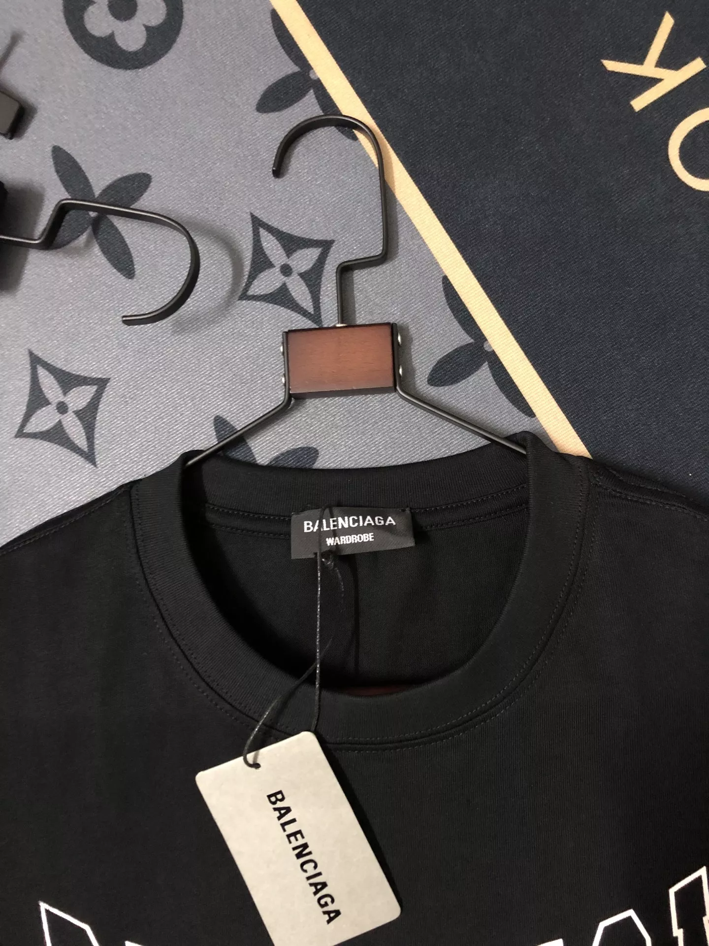 Balenciaga T-Shirts Short Sleeved For Unisex Comfortable 3862
