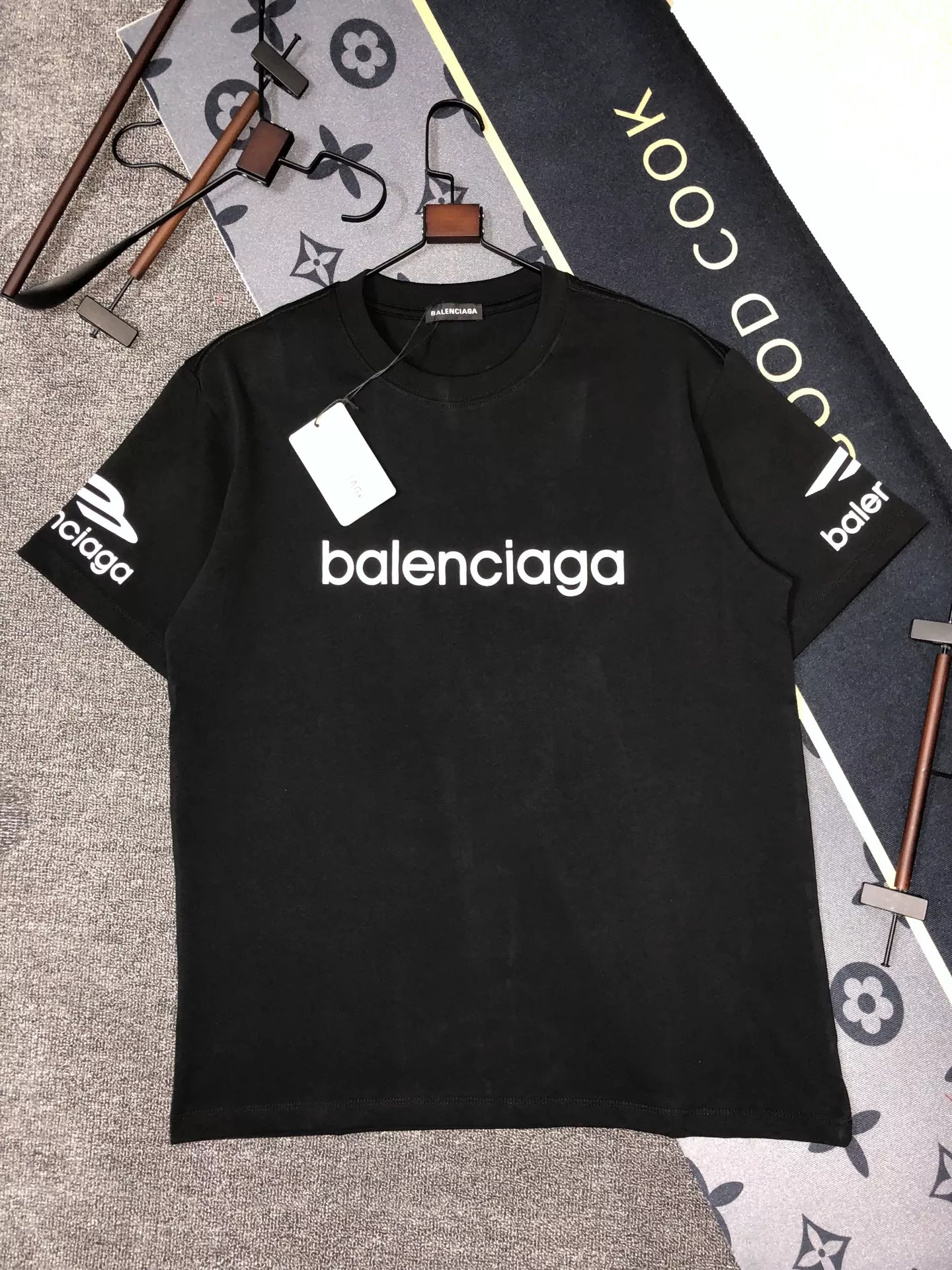 Balenciaga T-Shirts Short Sleeved For Unisex Fashionable 7765