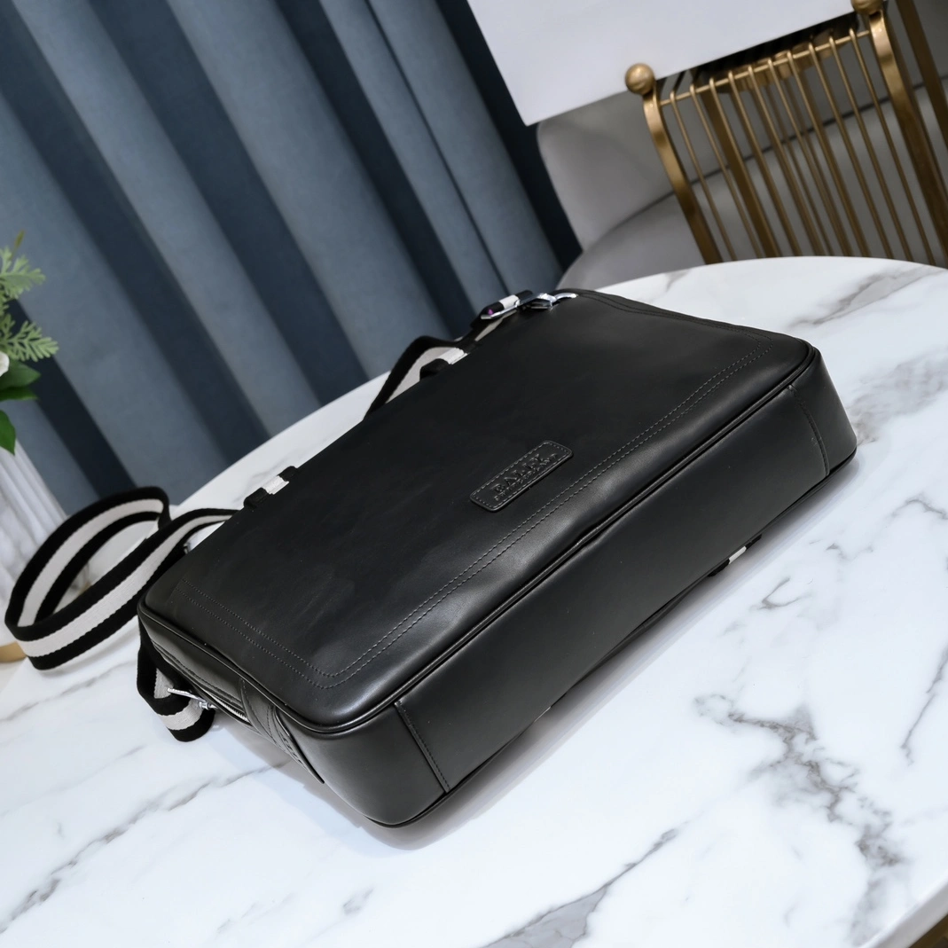 Bally AAA Man Handbags AllSeason 9305