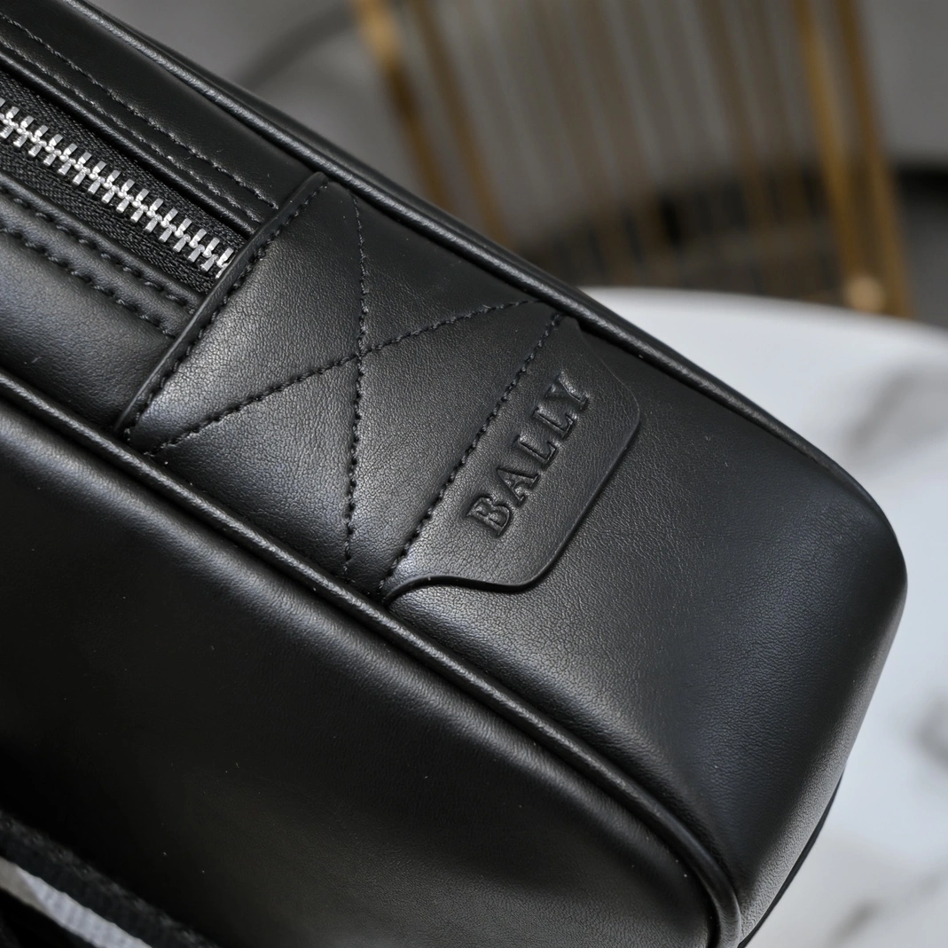 Bally AAA Man Handbags AllSeason 9305