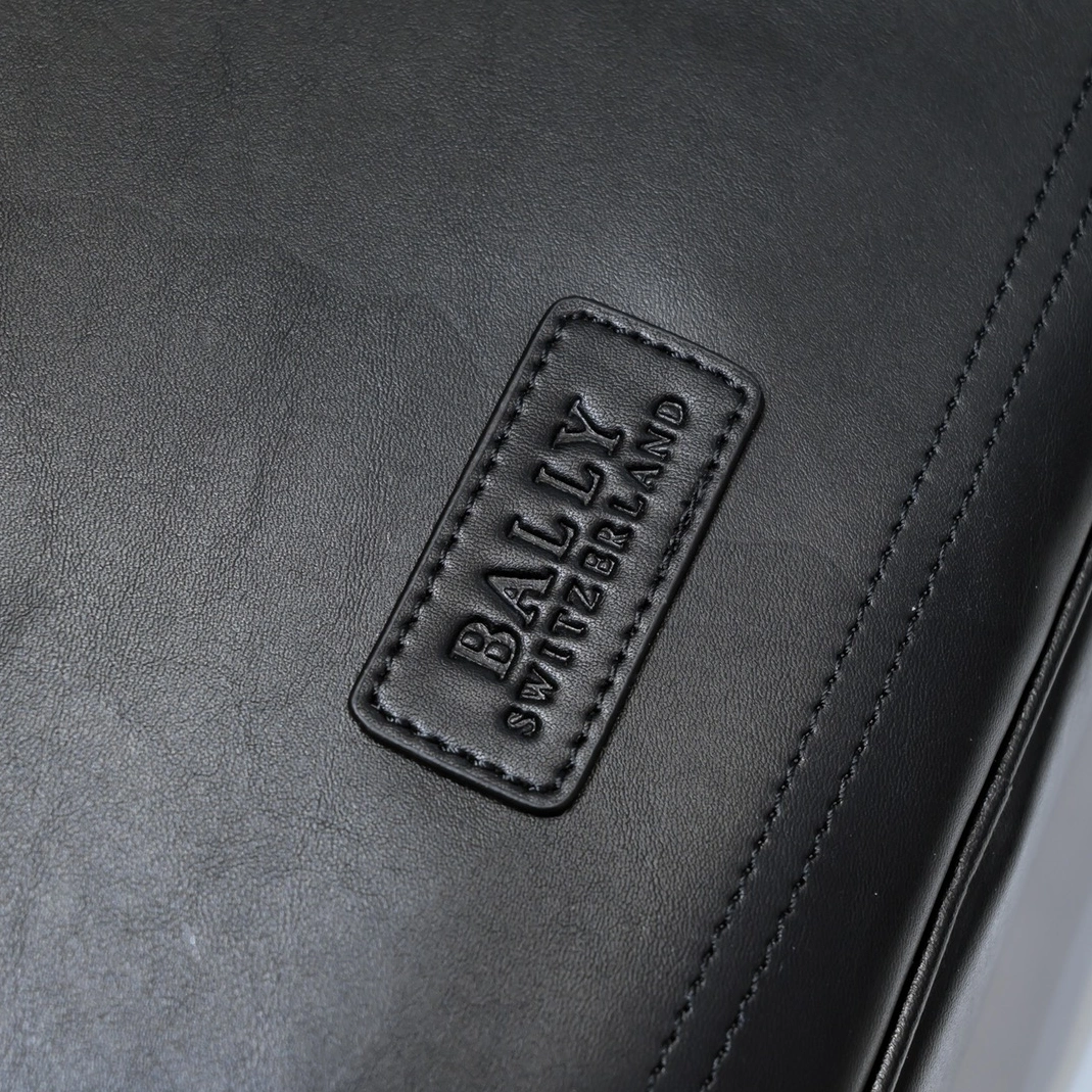 Bally AAA Man Handbags AllSeason 9305