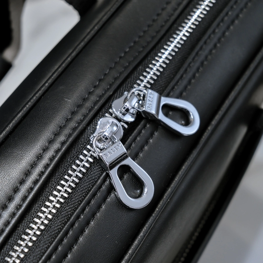 Bally AAA Man Handbags AllSeason 9305