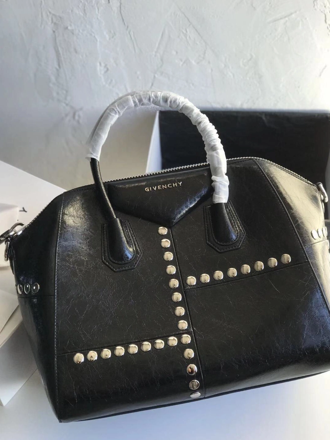 BestValue 1895 Givenchy AAA Quality Handbags For Women