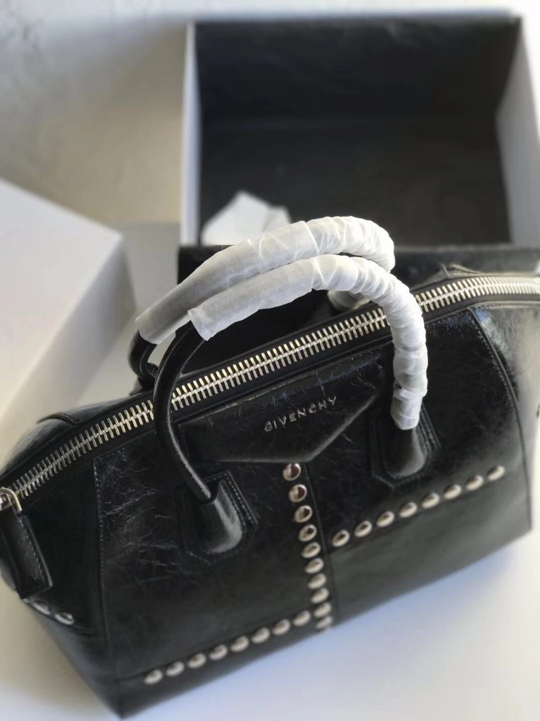 BestValue 1895 Givenchy AAA Quality Handbags For Women