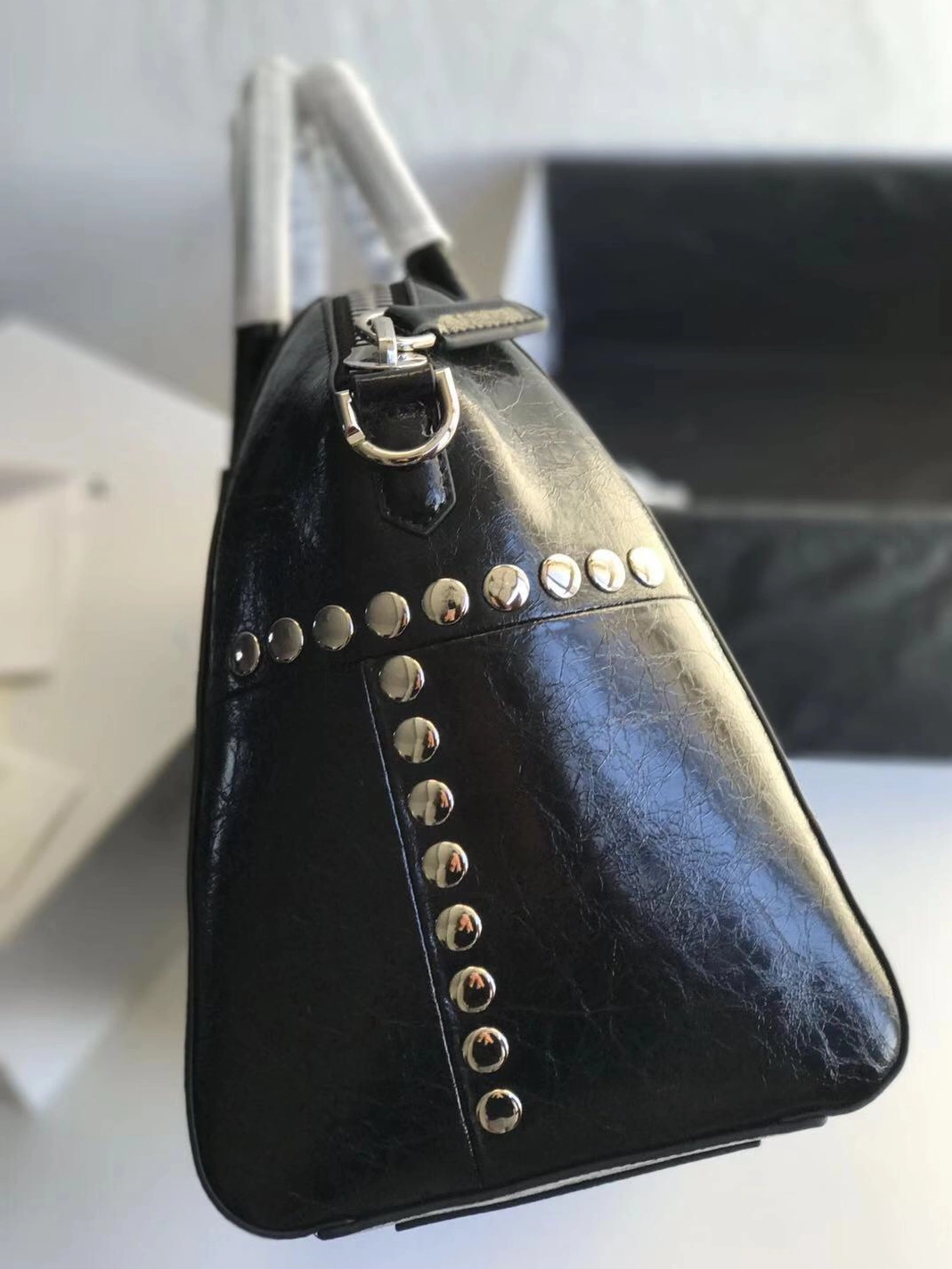 BestValue 1895 Givenchy AAA Quality Handbags For Women