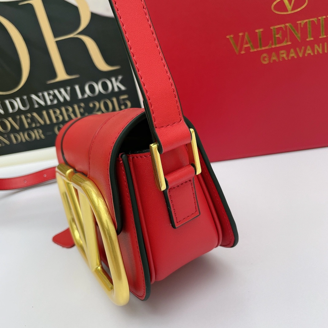 BestValue 2070 Valentino AAA Quality Messenger Bags For Women