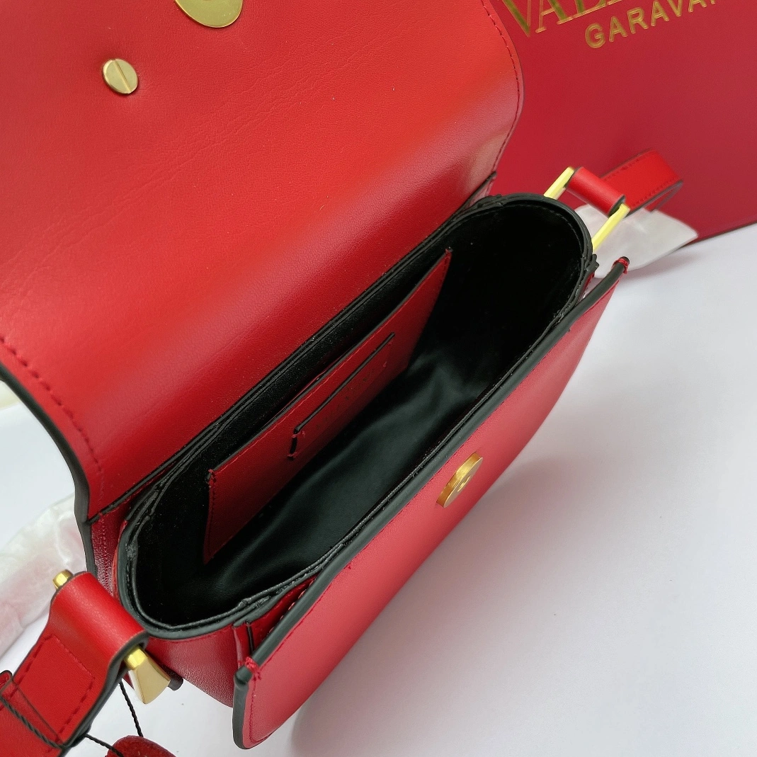 BestValue 2070 Valentino AAA Quality Messenger Bags For Women