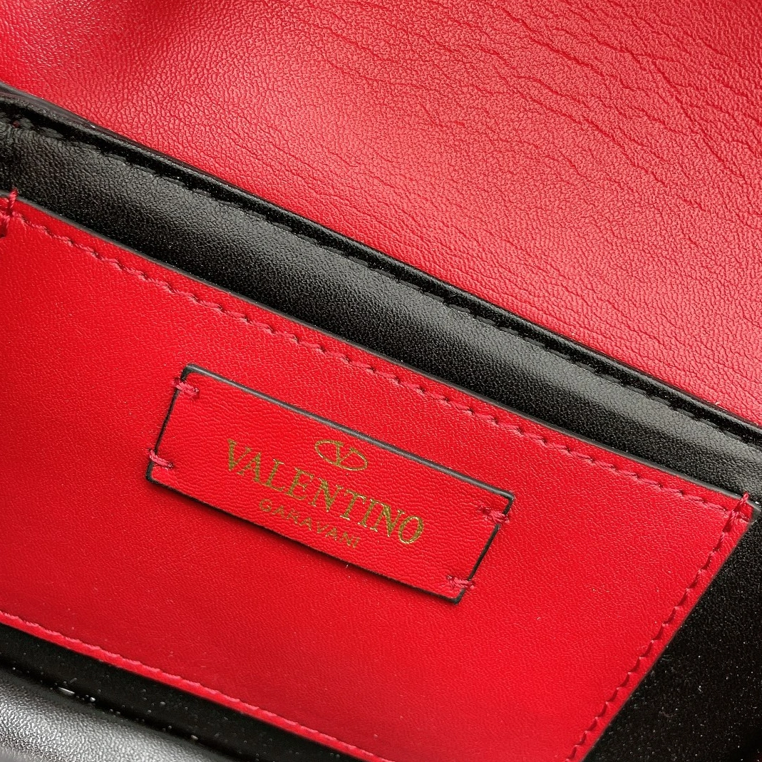 BestValue 2070 Valentino AAA Quality Messenger Bags For Women