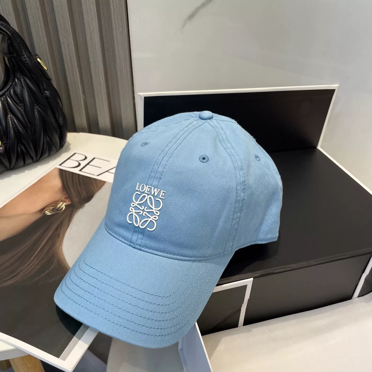 BestValue 2253 LOEWE Caps