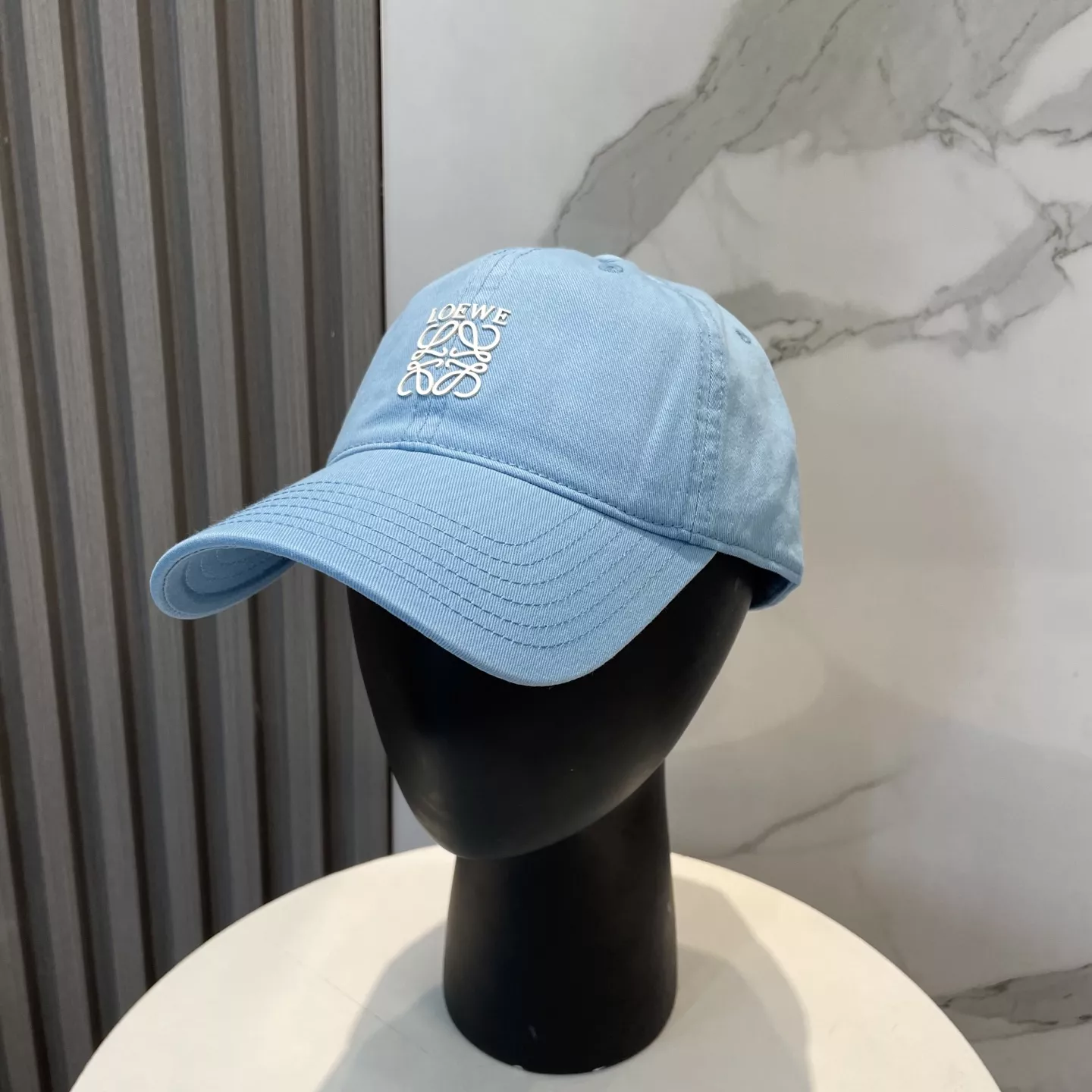 BestValue 2253 LOEWE Caps