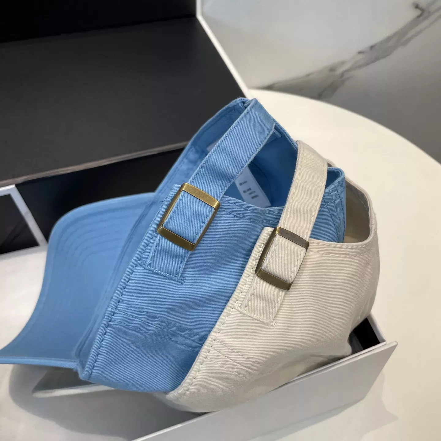 BestValue 2253 LOEWE Caps
