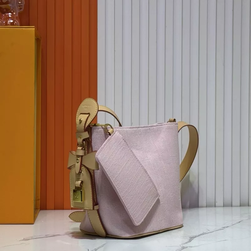 BestValue 2325 Louis Vuitton AAA Quality Messenger Bags For Women