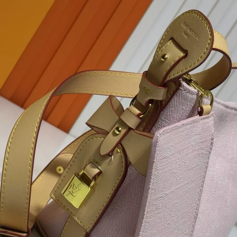 BestValue 2325 Louis Vuitton AAA Quality Messenger Bags For Women