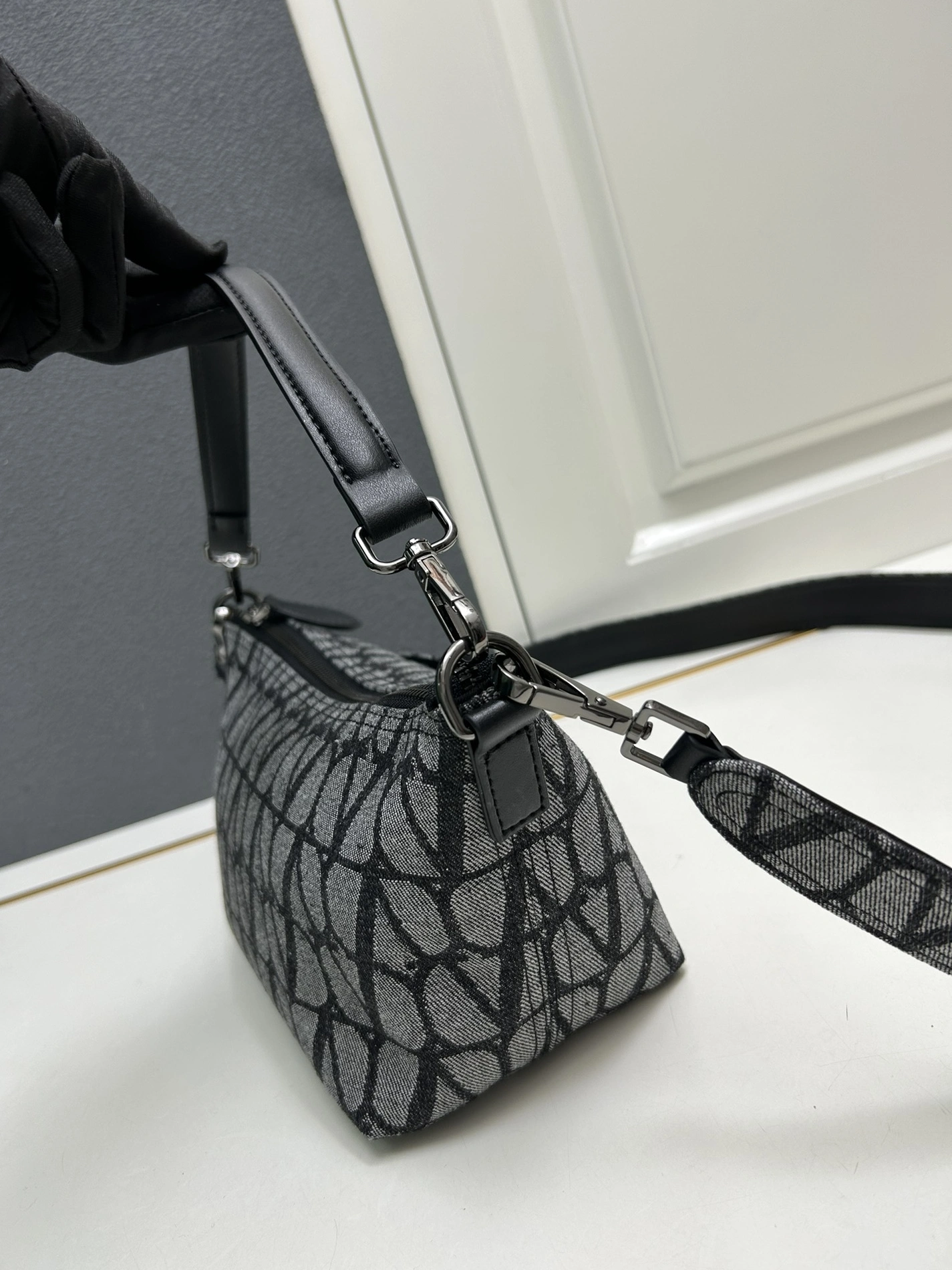 BestValue 3593 Valentino AAA Quality Messenger Bags For Women