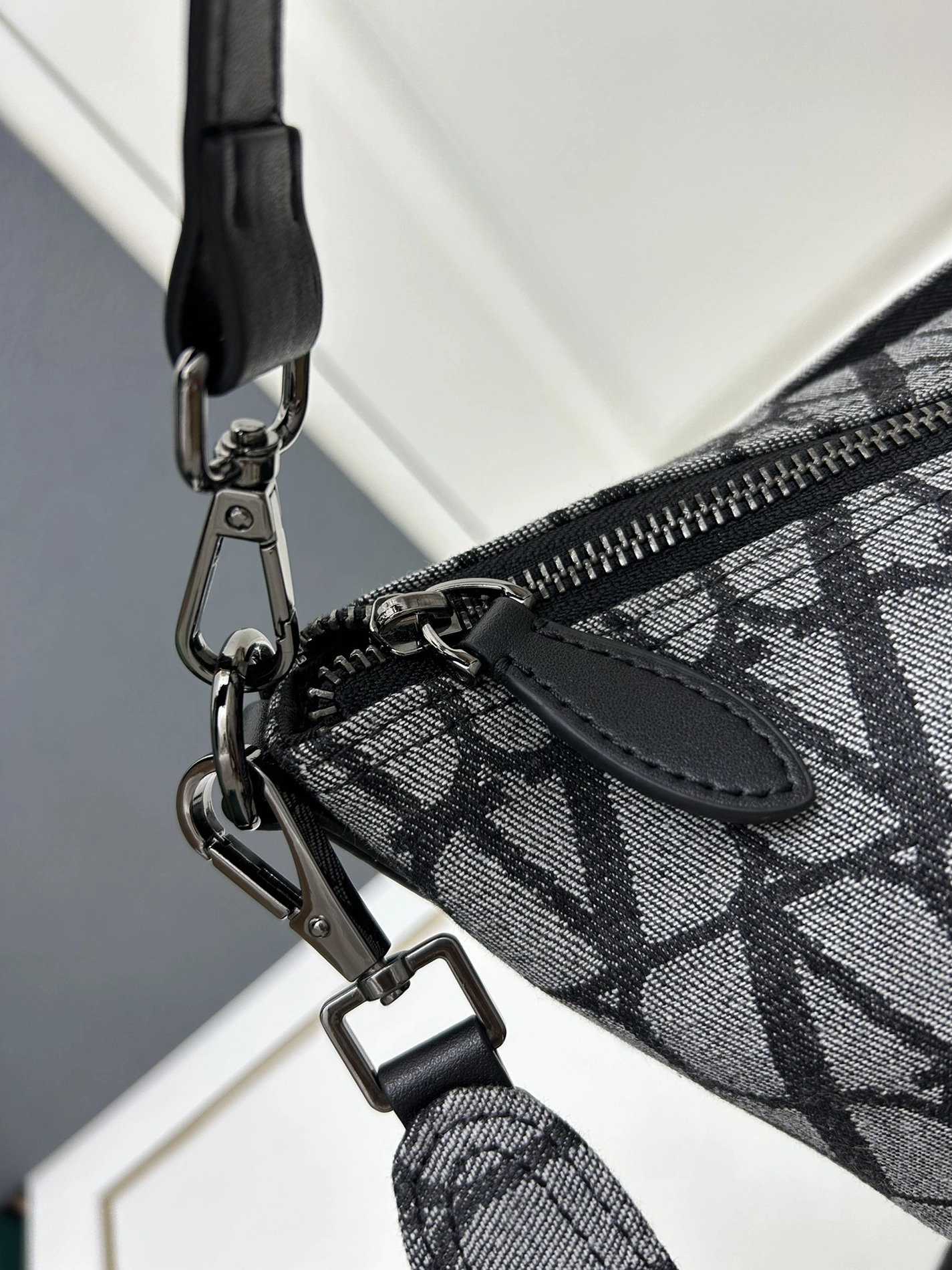 BestValue 3593 Valentino AAA Quality Messenger Bags For Women