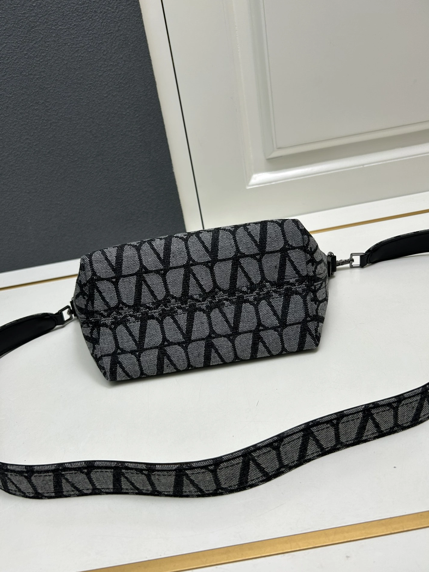 BestValue 3593 Valentino AAA Quality Messenger Bags For Women