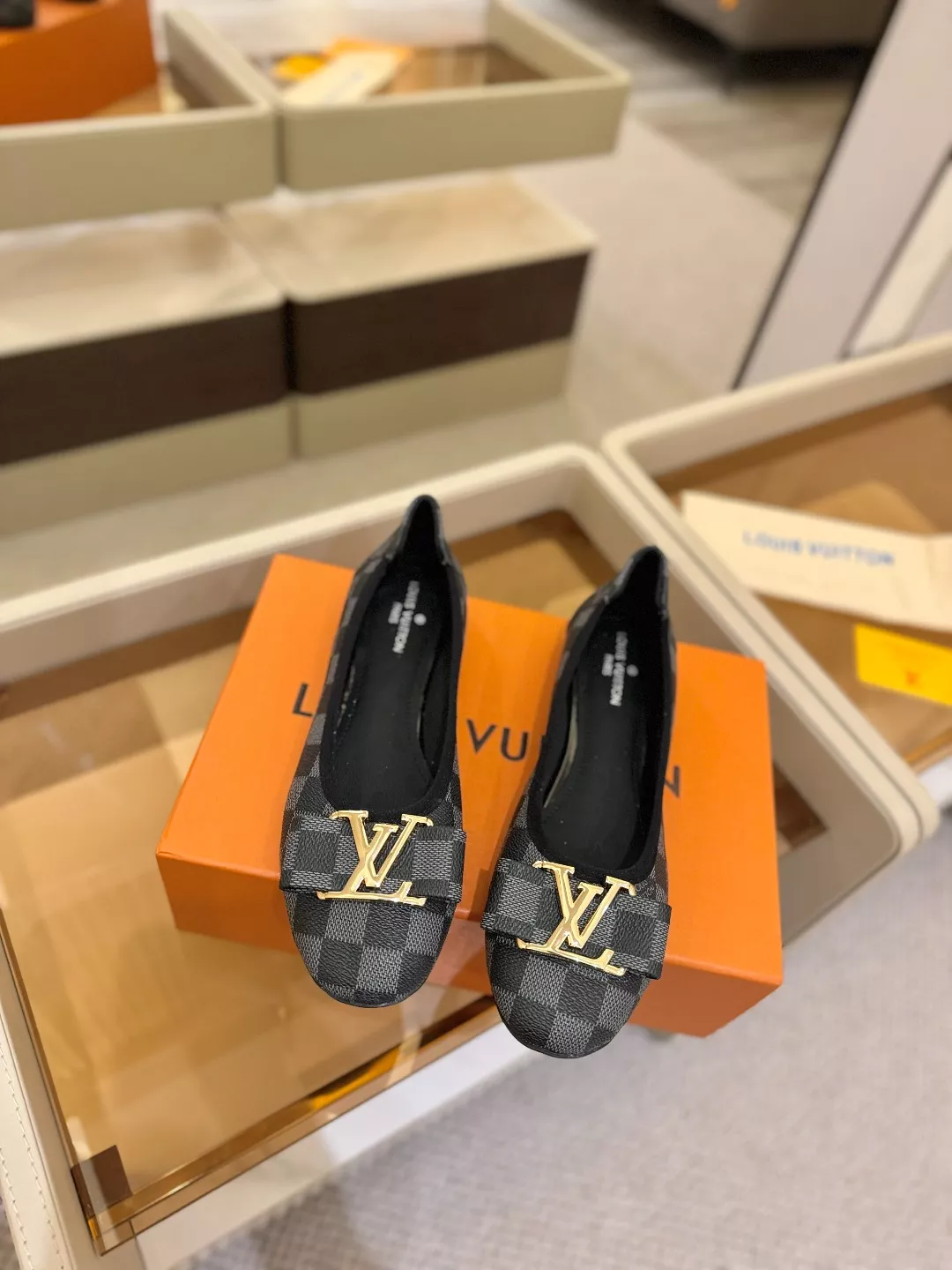 BestValue 3694 Louis Vuitton Flat Shoes For Women